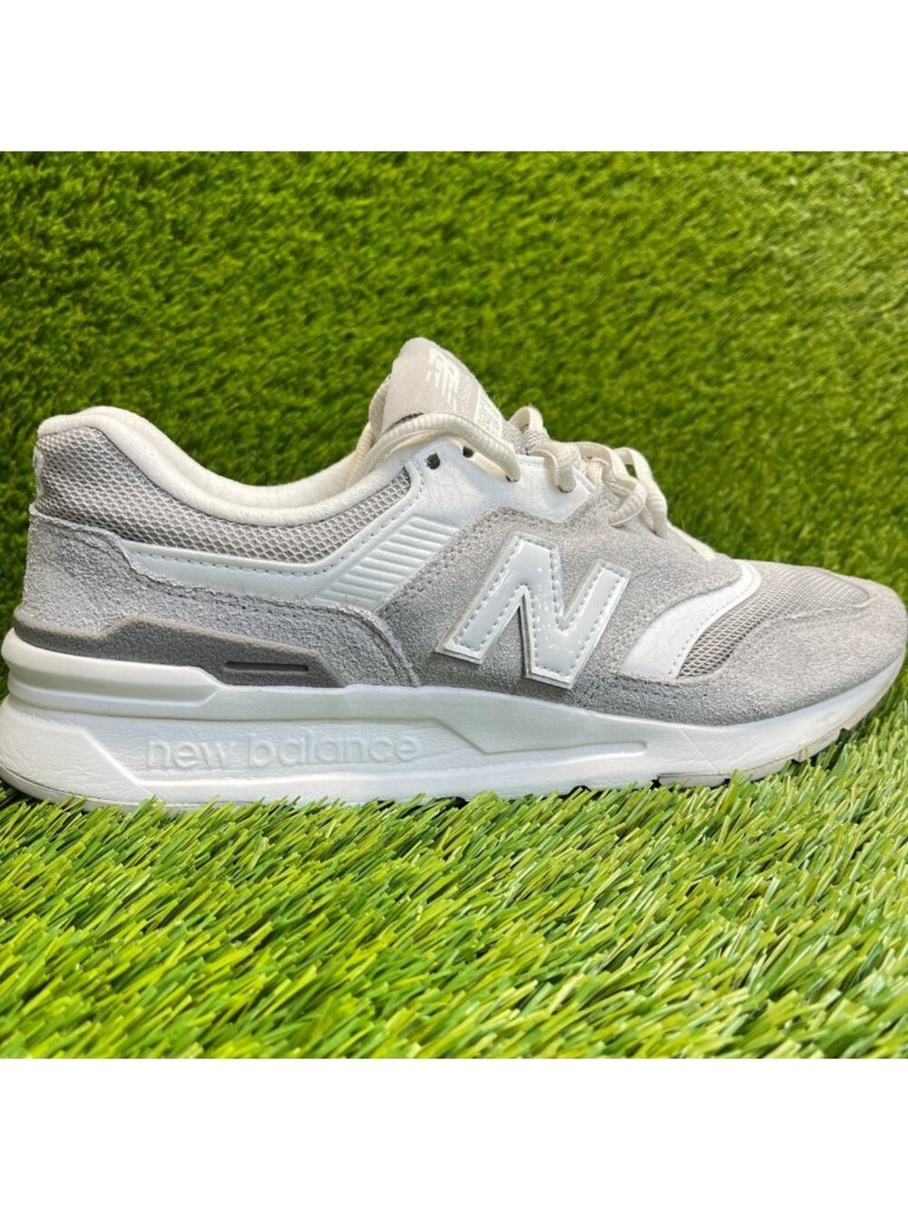 New Balance 997H Womens Size 9.5 Gray‎ White Athletic Running Shoes Sneakers